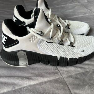 Nike Black and White Training Sneakers